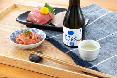 お酒のラインナップに日本酒が加わりました！魚と楽しむ純米酒「サカナトジュンマイ」新発売